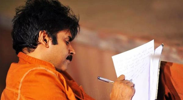 power star pavan kalyan,pavan,janasena,pavan kalyan ism,pavan maro ism,pavan,nenu manam janam,tolywood star pavan kalyan,ism book,nenu manam janam book  'నేను మనం జనం'..ఇది పవన్ మరో ఇజం!